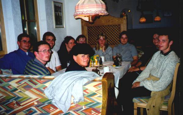 Gruppe am Sonntag Abend nach dem Konstantin Wecker Konzert