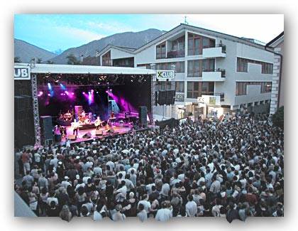 Bluatschink mit Band beim Open Air Imst