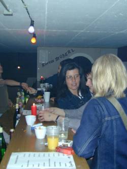 in der Keller-Bar...