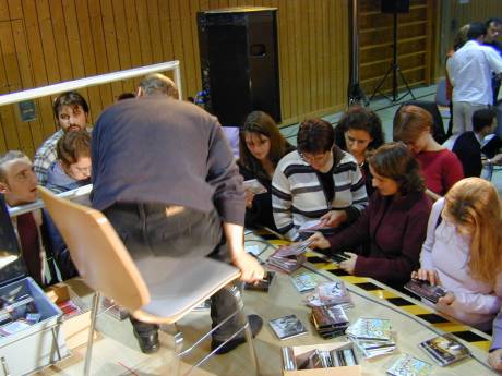 CD-Verkauf und Autogramme