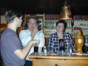 Peter der Wirt und unsere Bedienung