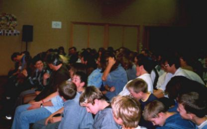 Das Publikum beim headbangen