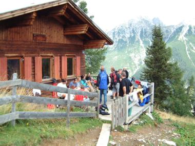 Brotzeit auf der Saxer Alm