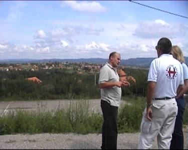Sead vor Neubauten in Prijedor