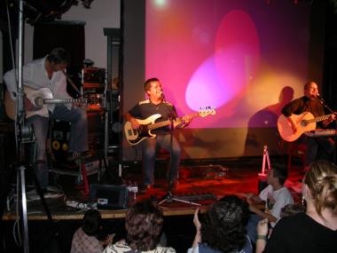 Bernie Peter und Toni l&aring;ssa dia Funka fliaga