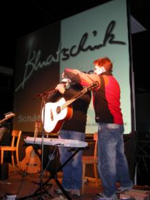 Rissi bringt Toni seine Sonnenbrille