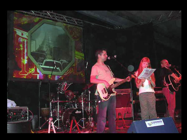 Konzert in Vomp, B&uuml;rgerversammlung auf der Autobahn A12 am 27. Mai 2005