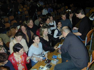 Autogrammstunde und CD-Verkauf in der Pause