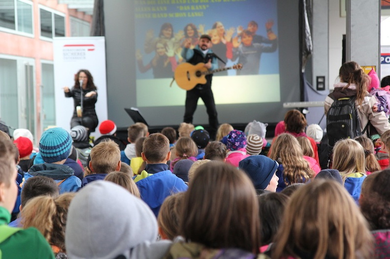 Kinderpolizei_InnsbruckHbf_07.jpg