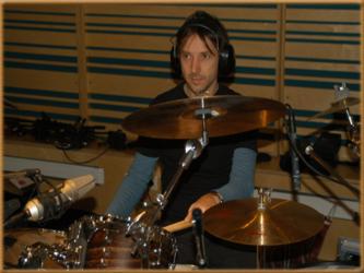 Thomas beim konzentrierten Drum-Solo *g*  (Foto: Didi Lipkovich)